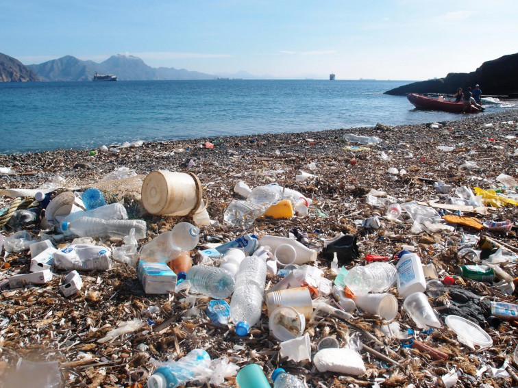 El mar cuenta con una tonelada y media de basura menos gracias a la flota de Cambados