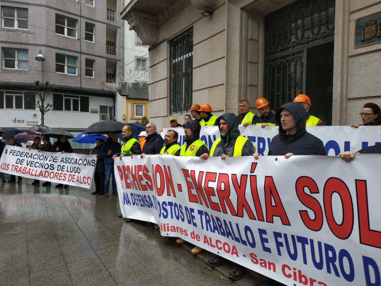 Medio millar de personas toman la calle en defensa de Alcoa San Cibrao: 