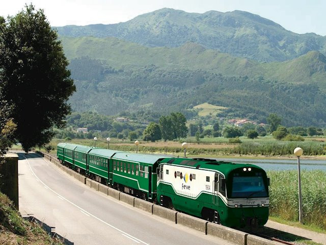 Un incendio en la locomotora del FEVE que conecta Ribadeo con Ferrol obliga a desalojar a todos los pasajeros​