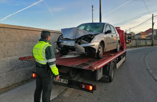 Estrella su coche contra una casa de Cambados y da positivo en drogas y alcohol