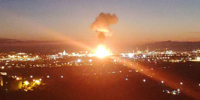 (Vídeos) Gran explosión en una planta petroquímica en Tarragona