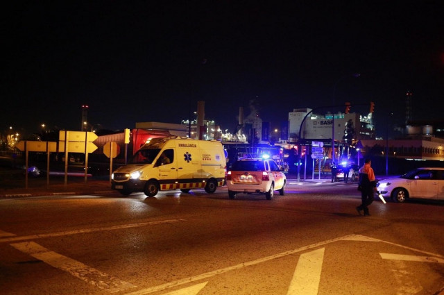 Dos muertos y ocho heridos por la explosión de una petroquímica de Tarragona