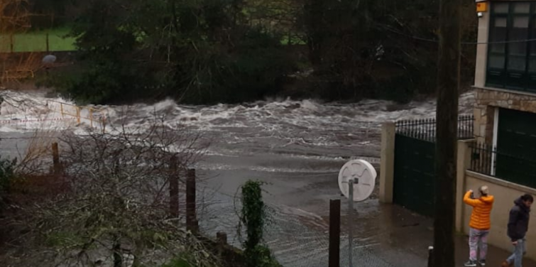 (Vídeo) El Río Pedras pasó encima de un puente por el temporal, que deja hasta 126 litros por metro cuadrado