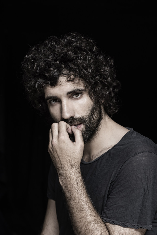 El actor gallego Tamar Novás participa en la nueva serie Netflix 'El desorden que dejas'