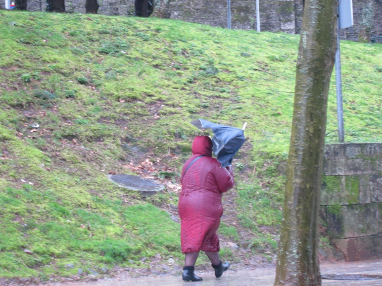 Aviso por viento y oleaje para este domingo en Galicia