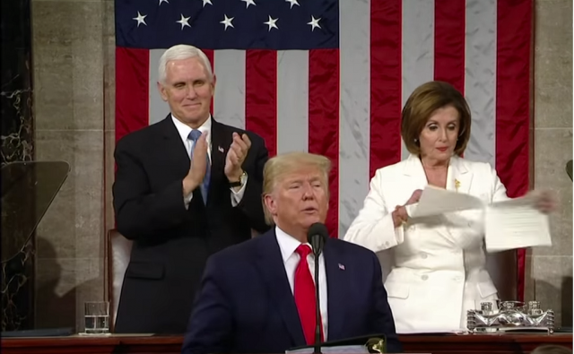 ​Pelosi y Romney le amargan la sesión a Trump