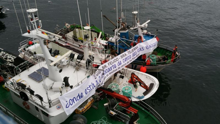 La flota del cerco protesta en el Puerto de Vigo para exigir más cuotas para poder capturar anchoa