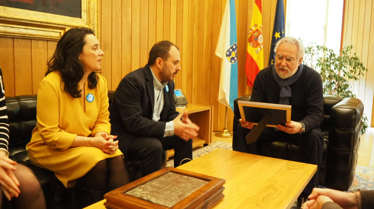 ​A Mesa lleva hasta el Parlamento gallego la campaña 'Falar galego é saudábel'