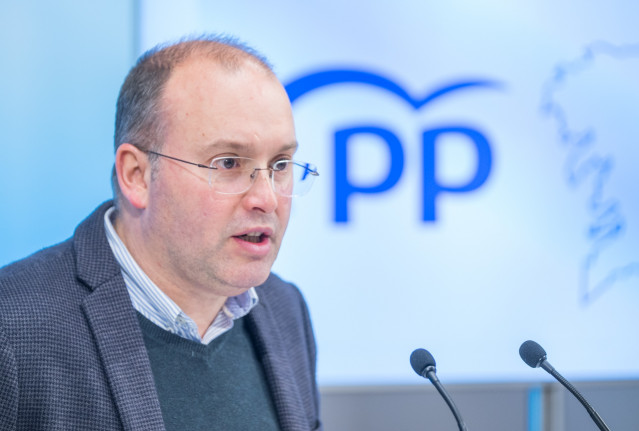 El secretario general del PP de Galicia, Miguel Tellado, en rueda de prensa.