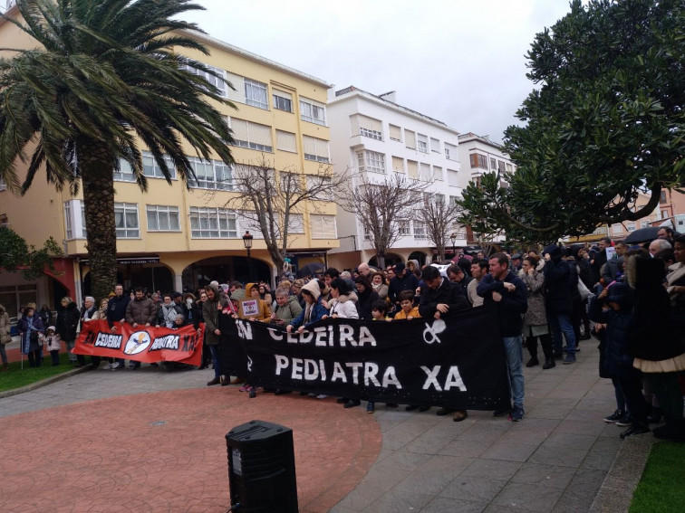 Mil personas toman las calles en Cedeira para reclamar un pediatra, con el más cercano a 15 kilómetros