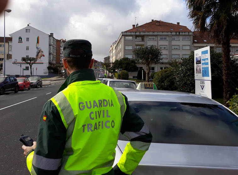 Pillan a un taxista y a otros 16 conductores bebidos al volante en la Feira do Cocido de Lalín