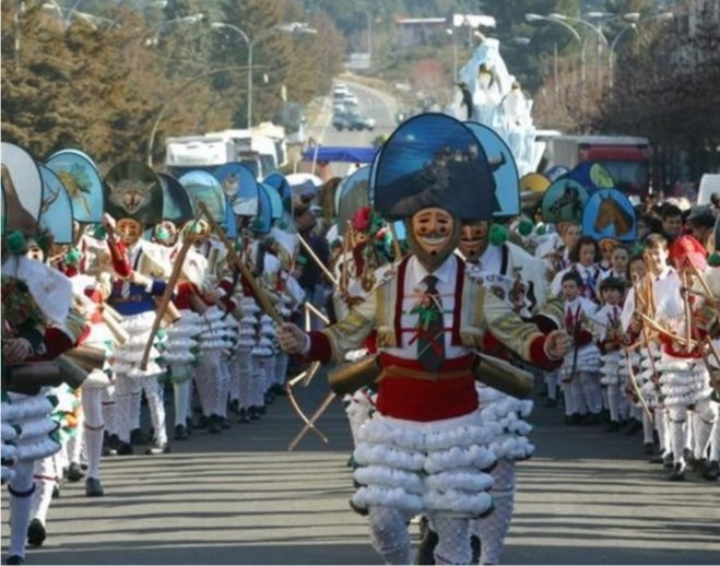 ​(VÍDEOS) El “payaso” de Jácome y sus macroproyectos urbanísticos protagonizan el entroido en Galicia