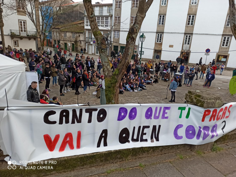 Cientos de mujeres confluyen en el centro de Santiago en una jornada dedicada a 