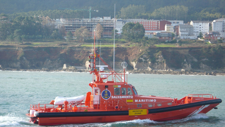 GES de Muros y Salvamento Marítimo rescata a dos jóvenes arrastradas por la corriente en Ancoradoiro