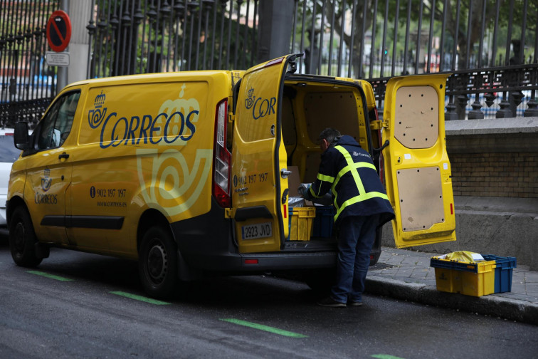 CGT denuncia que Correos ocultó casos positivos en un centro de Santiago; son seis afectados y más de 80 pruebas