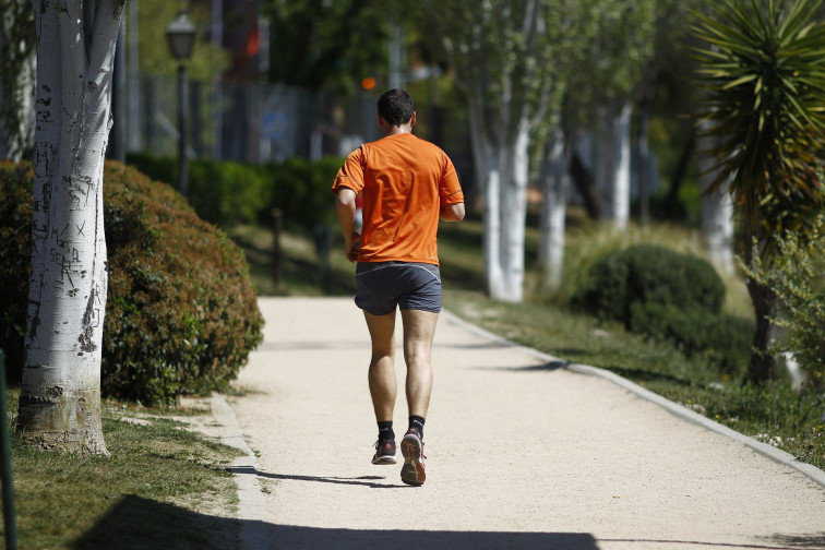 Hacer deporte pero no al atardecer y otros 9 consejos para dormir bien en plena ola de calor