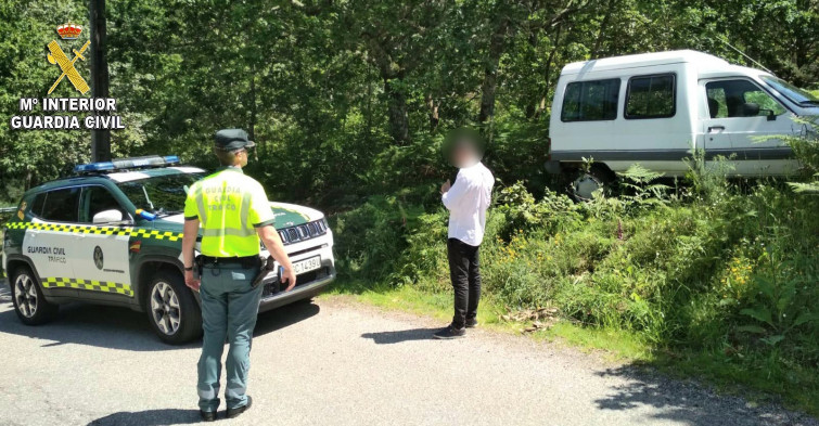 Intenta arrollar a motoristas de la Guardia Civil cuando lo perseguían y acaba en el calabozo