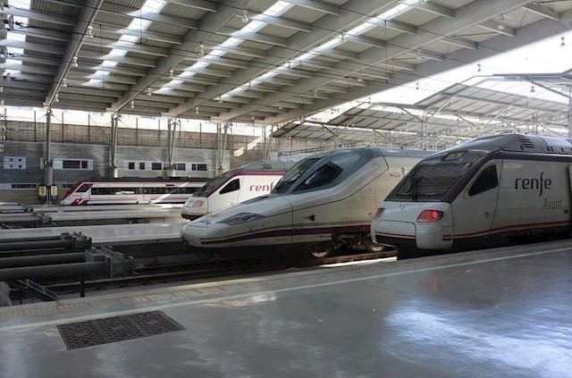 Renfe elimina el 'tren hotel' que conecta Galicia con Madrid, una de las pocas líneas directas con la capital