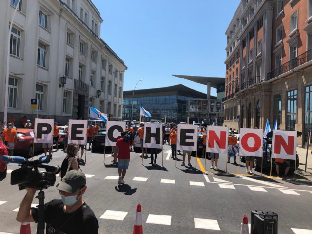 Protesta de trabajadores de Alu Ibérica en A Coruña