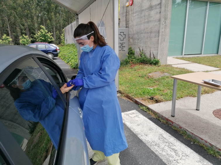 ​El SERGAS investiga si los tres casos de coronavirus detectados en Betanzos guarda relación con el brote de Lleida