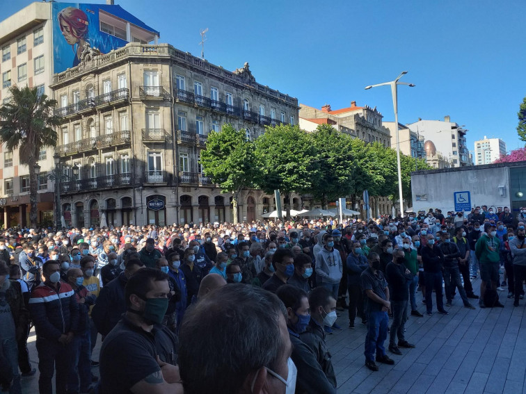 La muerte de un operario en un astillero vigués lleva a más de mil trabajadores del naval a la calle para denunciar la precariedad