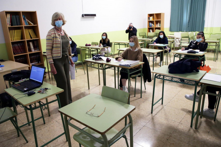 Para una vuelta segura a las aulas necesitamos más profesores y más dinero, demandan sindicatos docentes