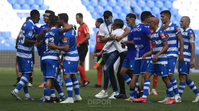 ​El Deportivo borra la palabra “rendición” de su vocabulario: gana 2-1 marcando en el 93 y en el 95