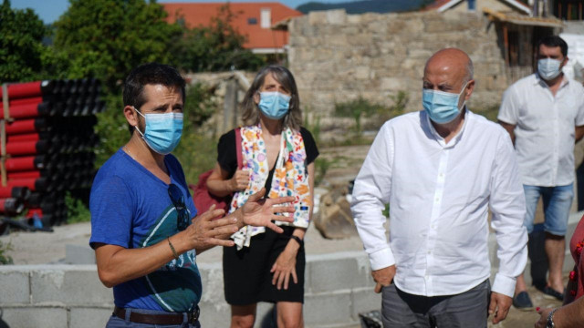 El candidato de Marea Galeguista, Pancho Casal, en Tui durante la campaña del 12J