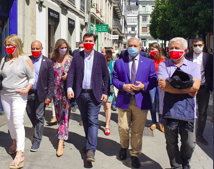 Gonzalo Caballero con sus compau00f1eros de Lugo, alcaldesa y presidente provincial incluu00eddos