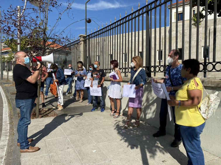 Trabajadores de residencias vuelven a reclamar la dimisión de la conselleira de Política Social por la gestión de la crisis