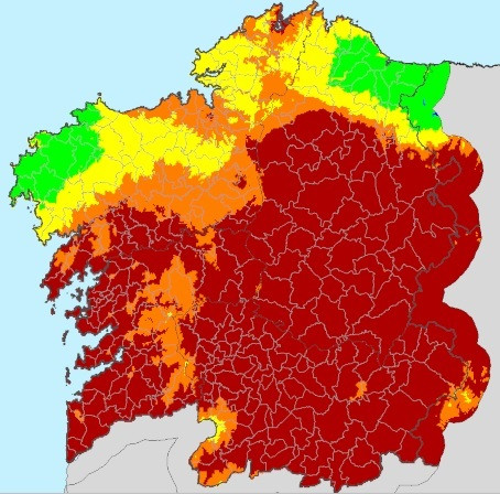 Solo el tercio norte de Galicia se libra este lunes de estar en riesgo extremo ante incendios forestales