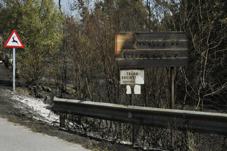 El incendio de Cualedro sigue activo una semana después, aunque controlado, y hay otro en Viana do Bolo