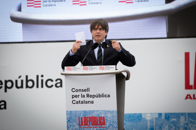 ​El artículo a ocho manos de Puigdemont