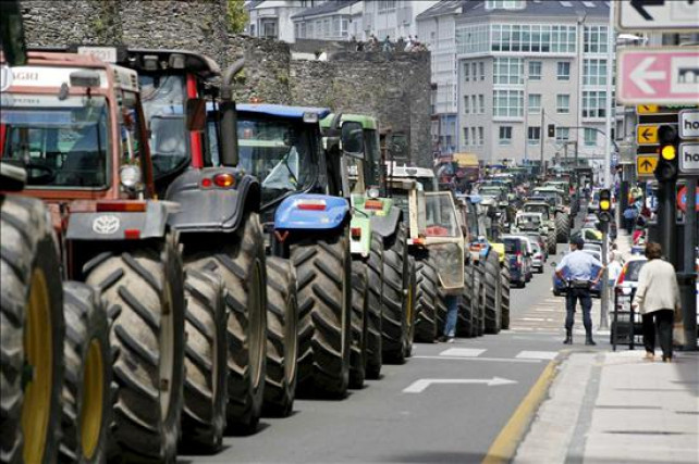 1.500 tractores invaden Lugo para protestar contra los precios de la leche