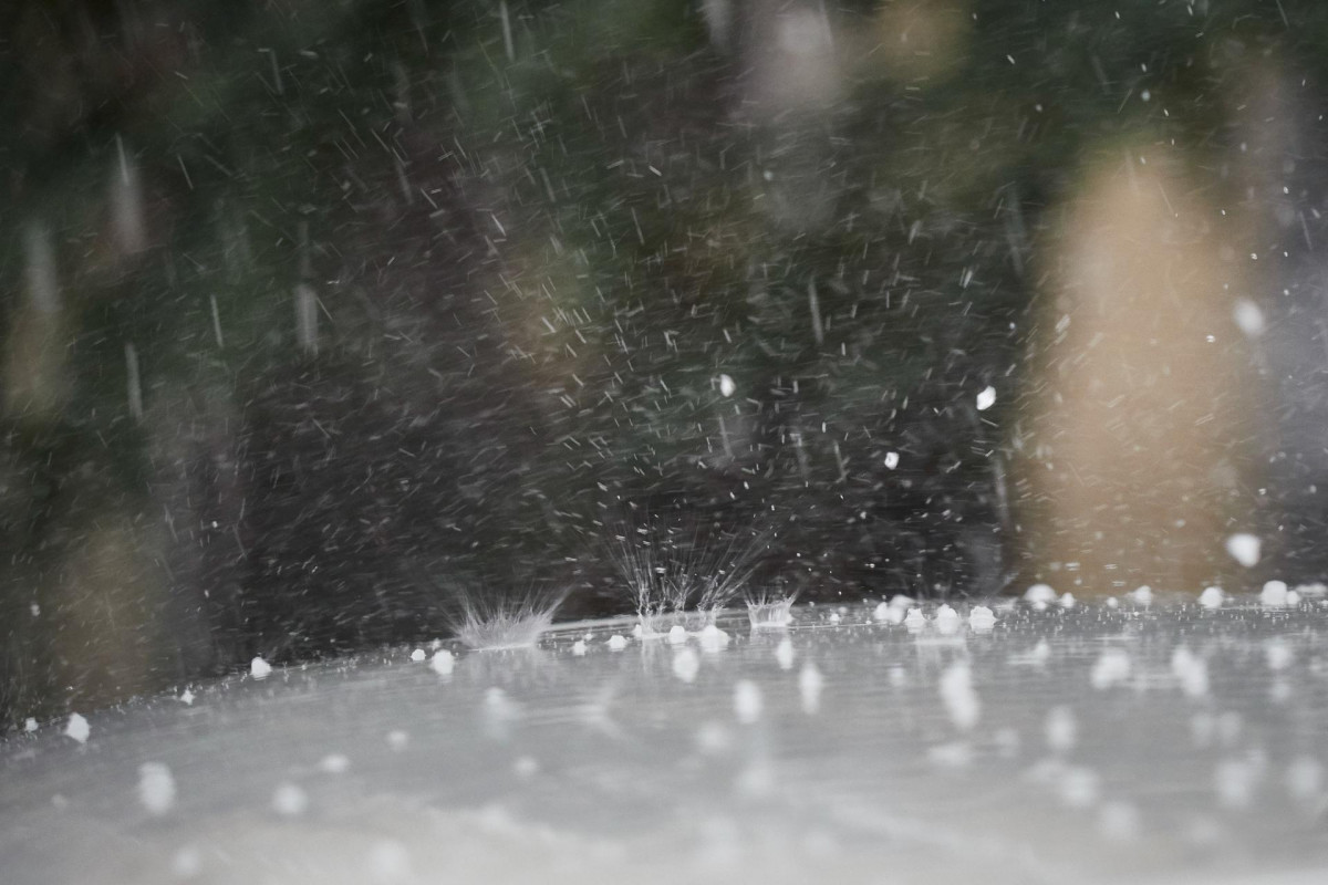 Un nuevo temporal de lluvia y granizo cae sobre Pamplona durante el Estado de Alarma ocasionado por la Pandemia Covid-19  en Abril 26, 2020 en Pamplona, Navarra, España