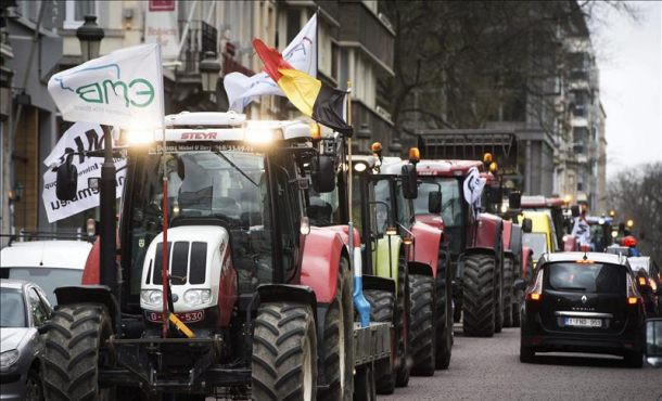 El ayuntamiento de Santiago de Compostela no moverá los tractores de sus calles