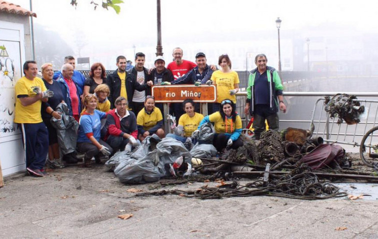 Proxeto Ríos recoje 11 toneladas de basura de las orillas de rios gallegos en 43 concellos