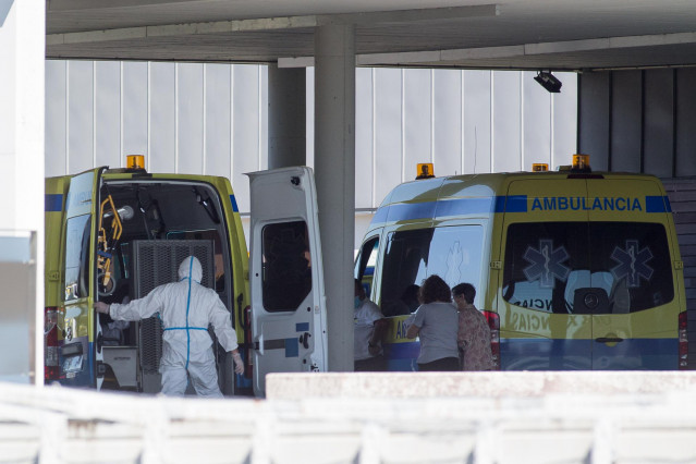 Un paciente con Covid trasladado al Hospital de Lugo.