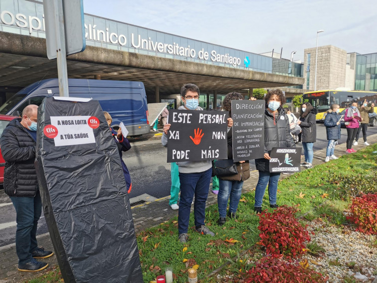 Los profesionales de la UCI del CHUS inician su huelga contra la gerencia del hospital santiagués