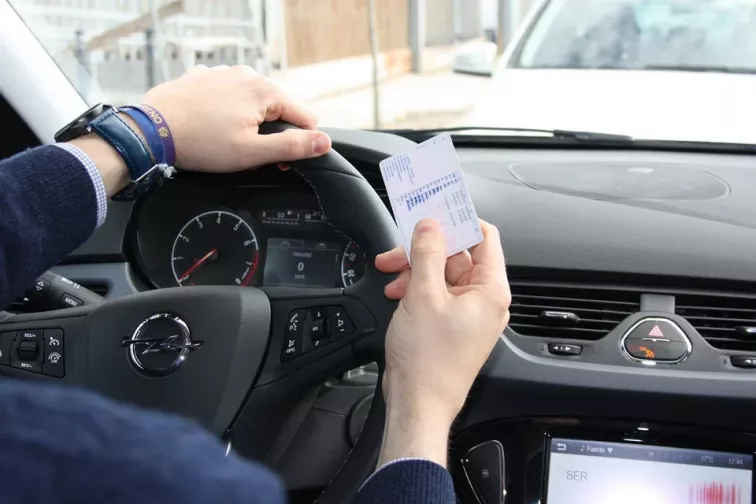 ​El permiso de conducir durante la pandemia está más cerca para muchos gracias a internet