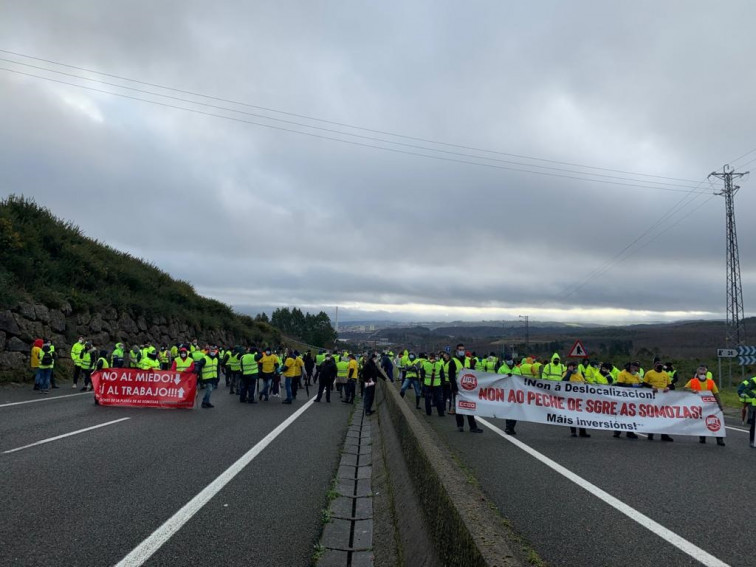 Empleado de Siemens Gamesa cortan la autovía AG-64 con sus protestas