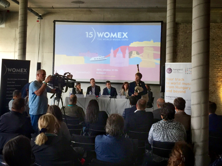 O conselleiro de Cultura e Educación recolle o testemuño da organización de Womex para a edición de 2016 en Galicia