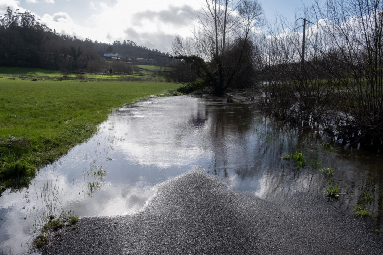 Desbordamientos de los ríos Tambre y Arnoia causan varios cortes de carreteras en Santiago y Ourense