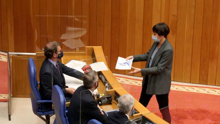 Riña entre Feijóo y Pontón en el Parlamento al acercarse la nacionalista al presidente y entregarle un plan