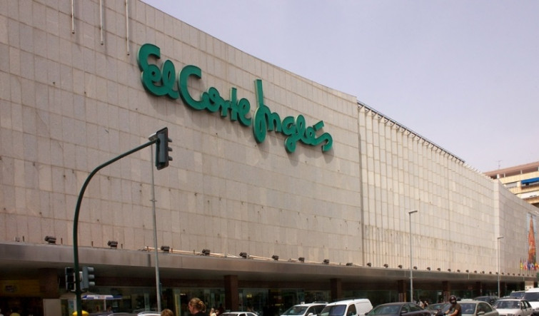 El Corte Inglés ejecuta un gran ERE a la vez que ofrece 22 nuevos empleos y lanza un operador móvil