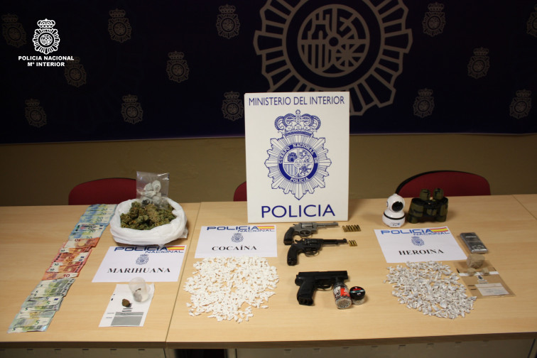 Asalto policial a un 'narcopiso' en el Barrio de Covadonga de Ourense descubre  pistolas, heroína y cocaína