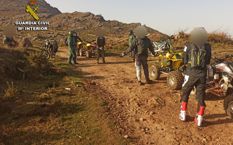 26 conductores de quads multados por la Guardia Civil en Val Miñor tras 