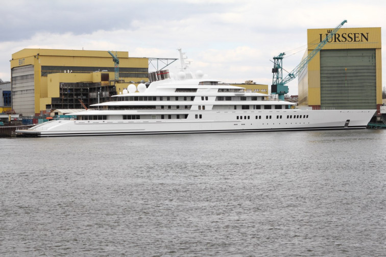 Minisubmarino y 180 metros de eslora, así es el yate Azzam de líder de Emiratos que estará meses en Vigo