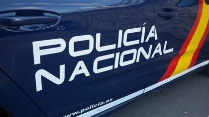 La Policía Nacional de A Coruña pilla in fraganti a un par de ladrones con antecedentes robando un comercio