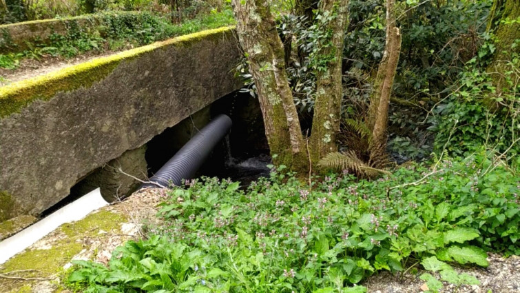 Ecologistas denuncian los vertidos de aguas residuales en O Pino que podrían estar afectando al río Ulla